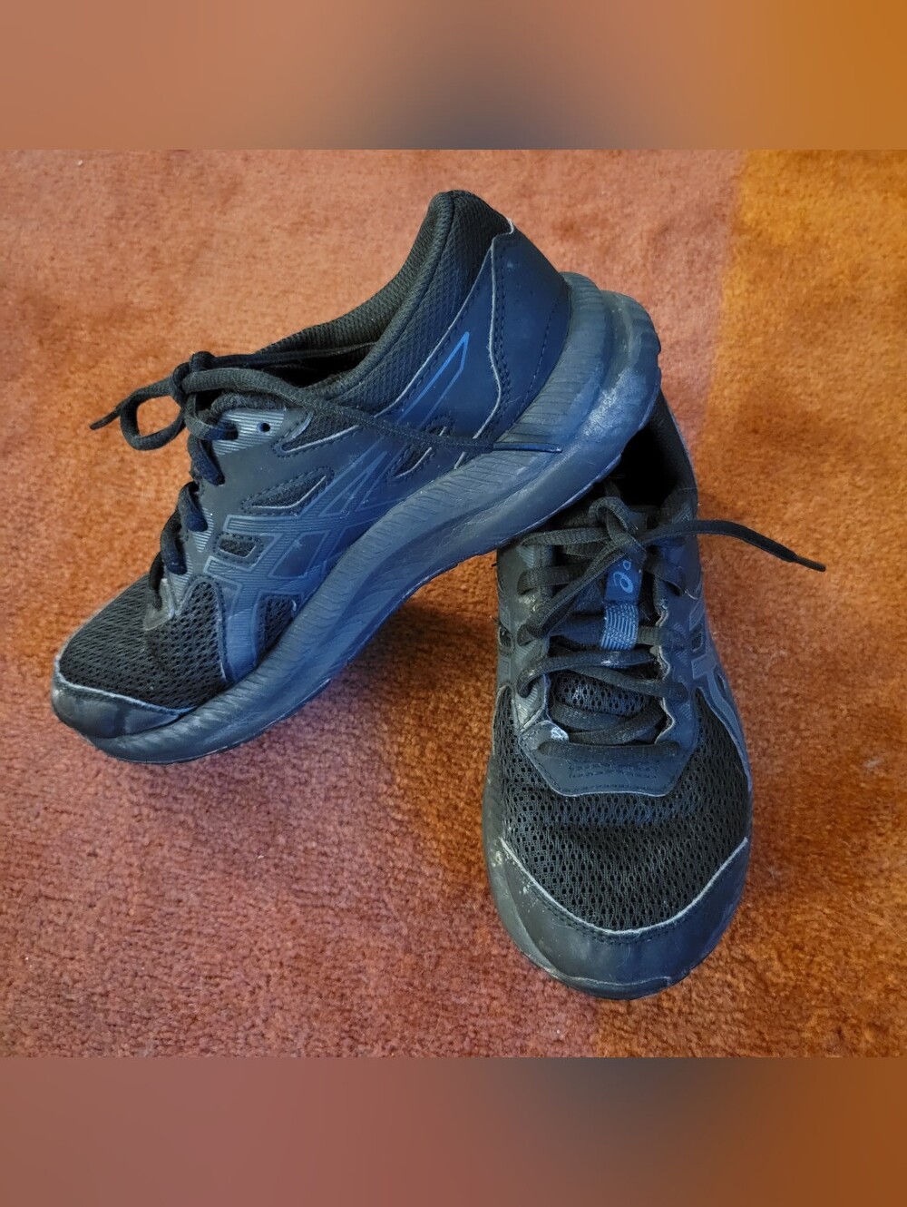 Kids Asics Sneakers Size 4